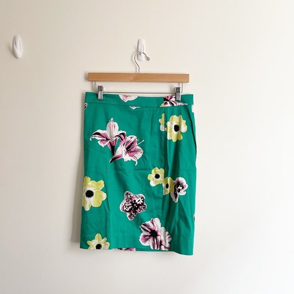 J. Crew Dresses & Skirts - Women's J. Crew The Pencil Skirt Green Floral NWT size 4